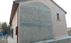 Ristrutturazioni case rurali. Facciata esterna	 Ristrutturazioni case rurali. Facciata esterna della casa realizzata dall'architetto Barutta