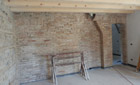 Ristrutturazioni case rurali. Lavorazione di una stanza Ristrutturazioni case rurali. Lavorazione di una stanza della casa realizzata dall'architetto Barutta	