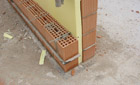 Ricostruzione casa rurale ed annesso rustico. Parete Ricostruzione casa rurale ed annesso rustico. Parete realizzato dall'architetto Barutta	
