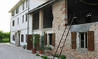 Ricostruzione casa rurale. Stato 2007 esterno Ricostruzione casa rurale. Stato esterno nel 2007 prima dell'intervento dell'architetto Barutta