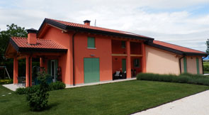 Costruzione casa in legno ad opera dell'architetto Oderzo Barutta