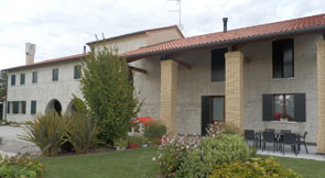 Ricostruzione casa rurale ed annesso rustico ad opera dell'architetto Roberto Barutta
